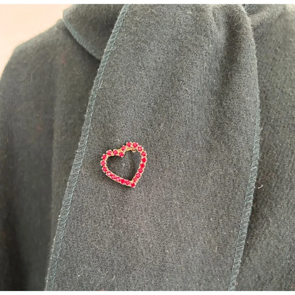 Vintage Gold Tone Dark Red Rhinestone Cut Out Open Heart Love Brooch Pin 1
